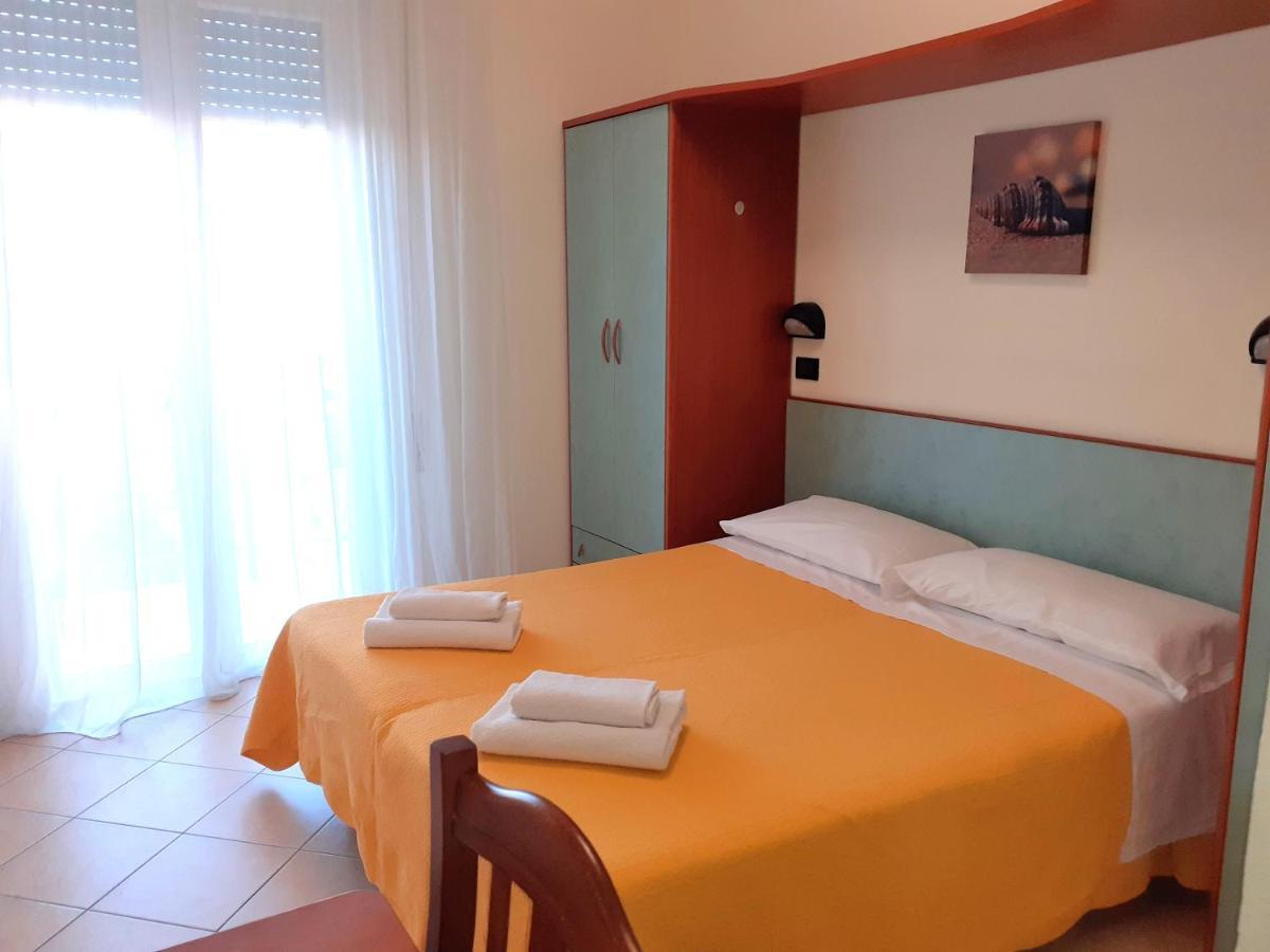 Hotel Brooklyn Rimini Exteriör bild